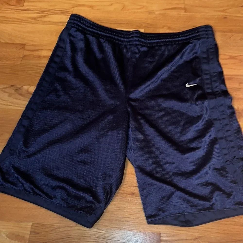 Navy Blue NIKE fully lined 11” long basketball shorts M stretched out vintage